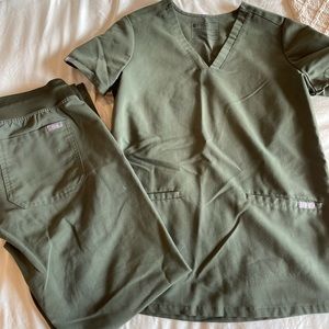 FIGS Moss Livingston Basic Scrub Pants & Moss Casma Three Pocket Scrub Top